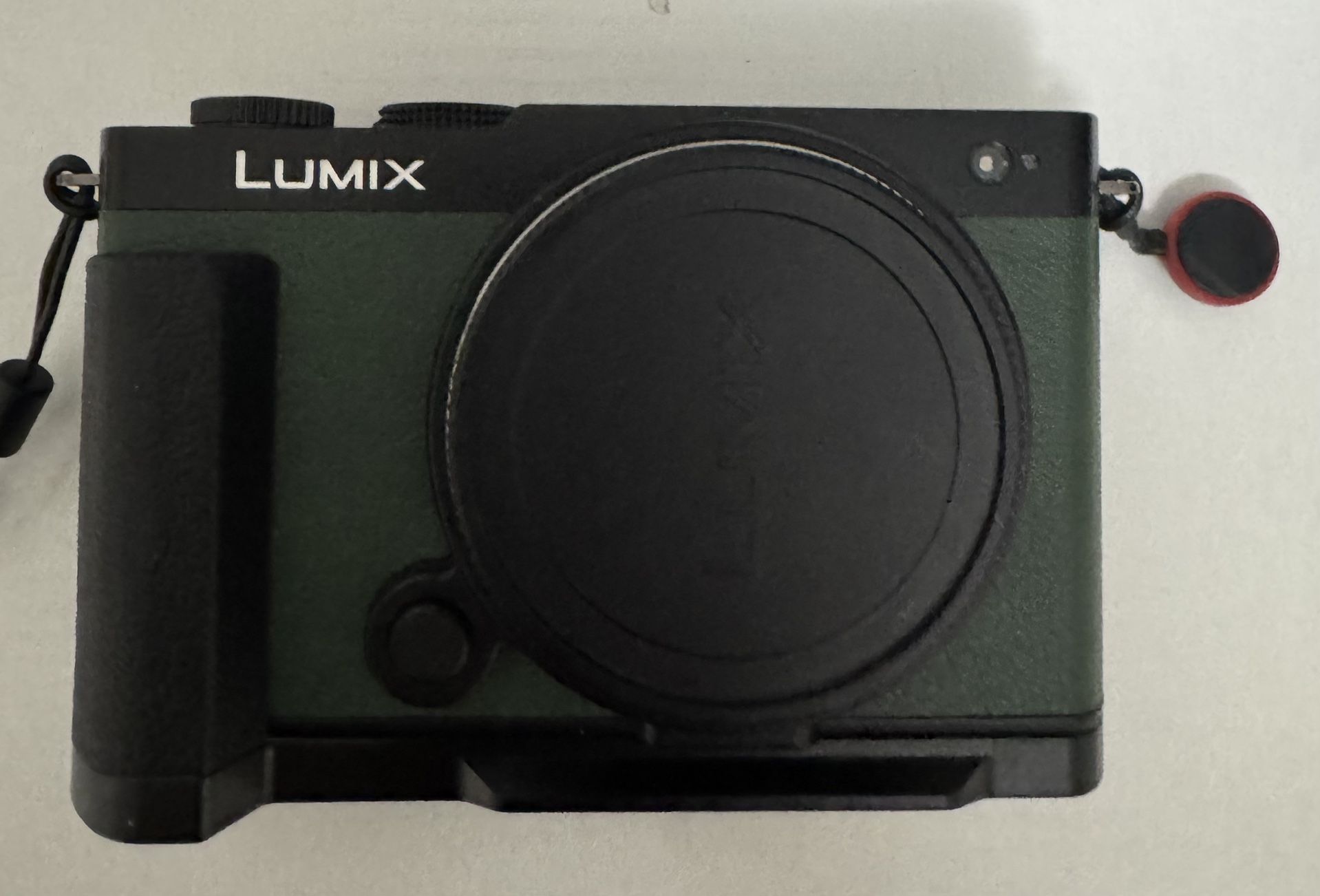 Panasonic Lumix S9 Mirrorless (Dark Olive ) w/Lumix S 20-60mm f/3.5-5.6 Lens