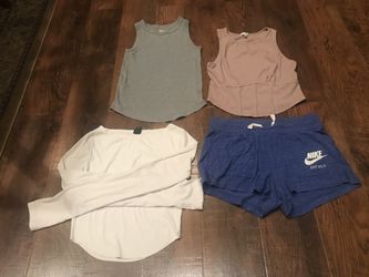 Clothes size small pickup In Southwest Bakersfield