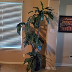 Indoor artificial tree