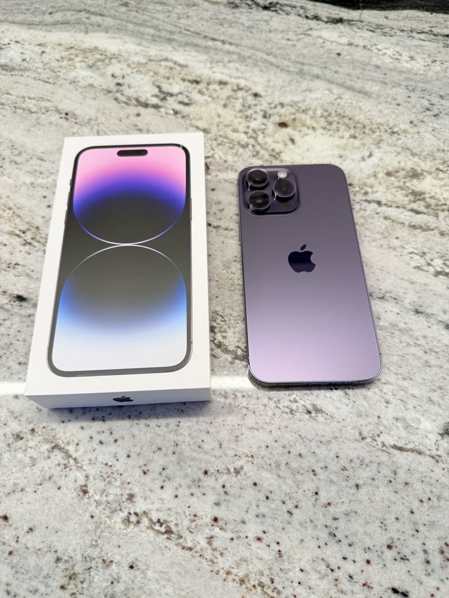 UNLOCKED iPhone 14 Pro Max (256 GB)