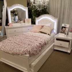 Brand New ▪️ $19 Down Payment Finance ▪️▪️Allie Pearl White 4 Piece Full Led Panel Bedroom Set ▪️