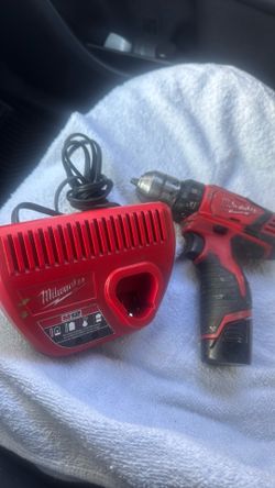 Milwaukee 3/8 impact drill with charger