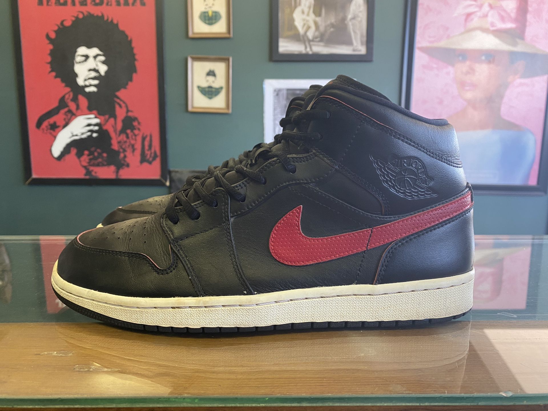 Jordan 1’s “Black Team Red”