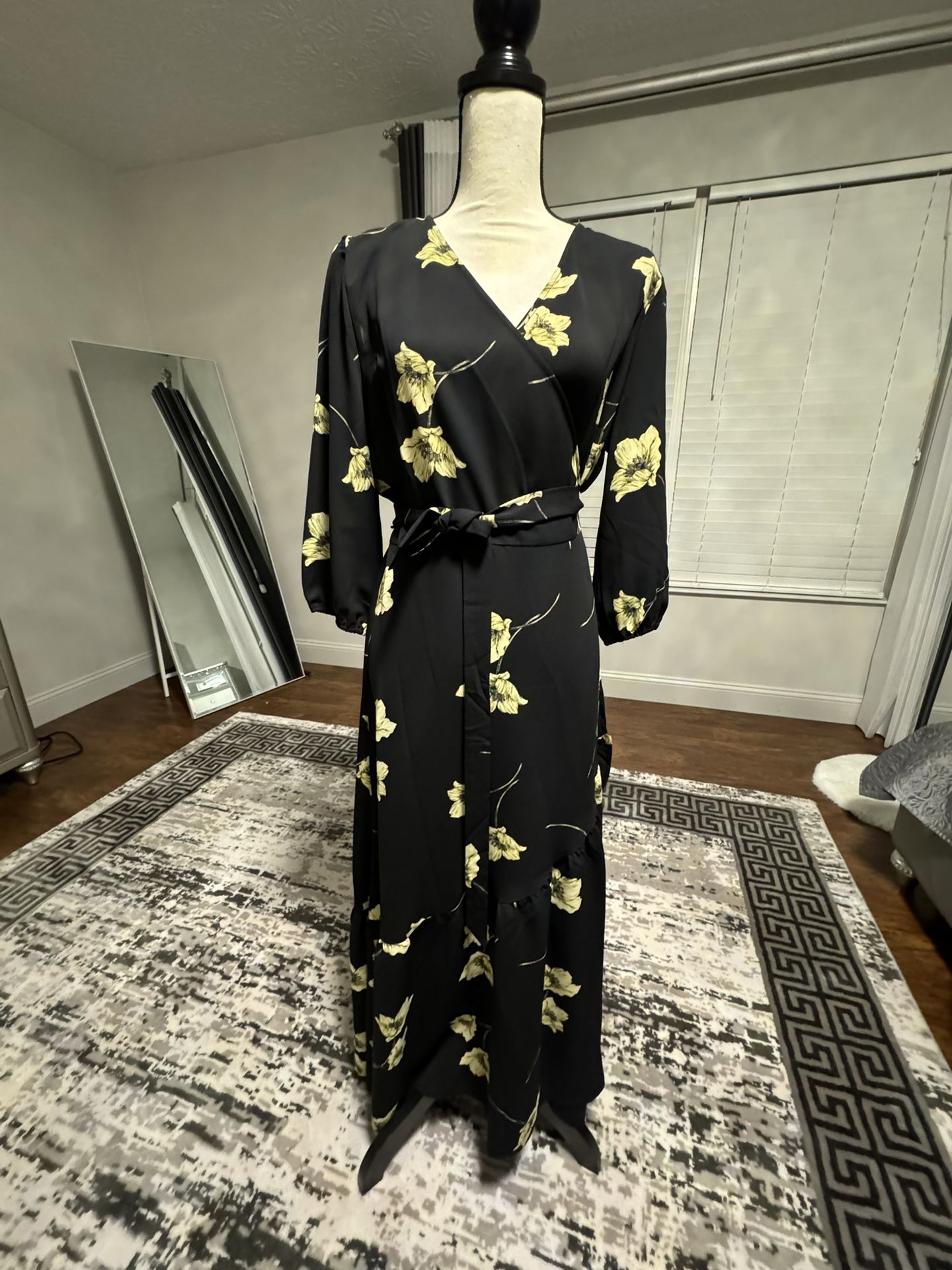 Bar lll Dress Black With Yellow Flowers 