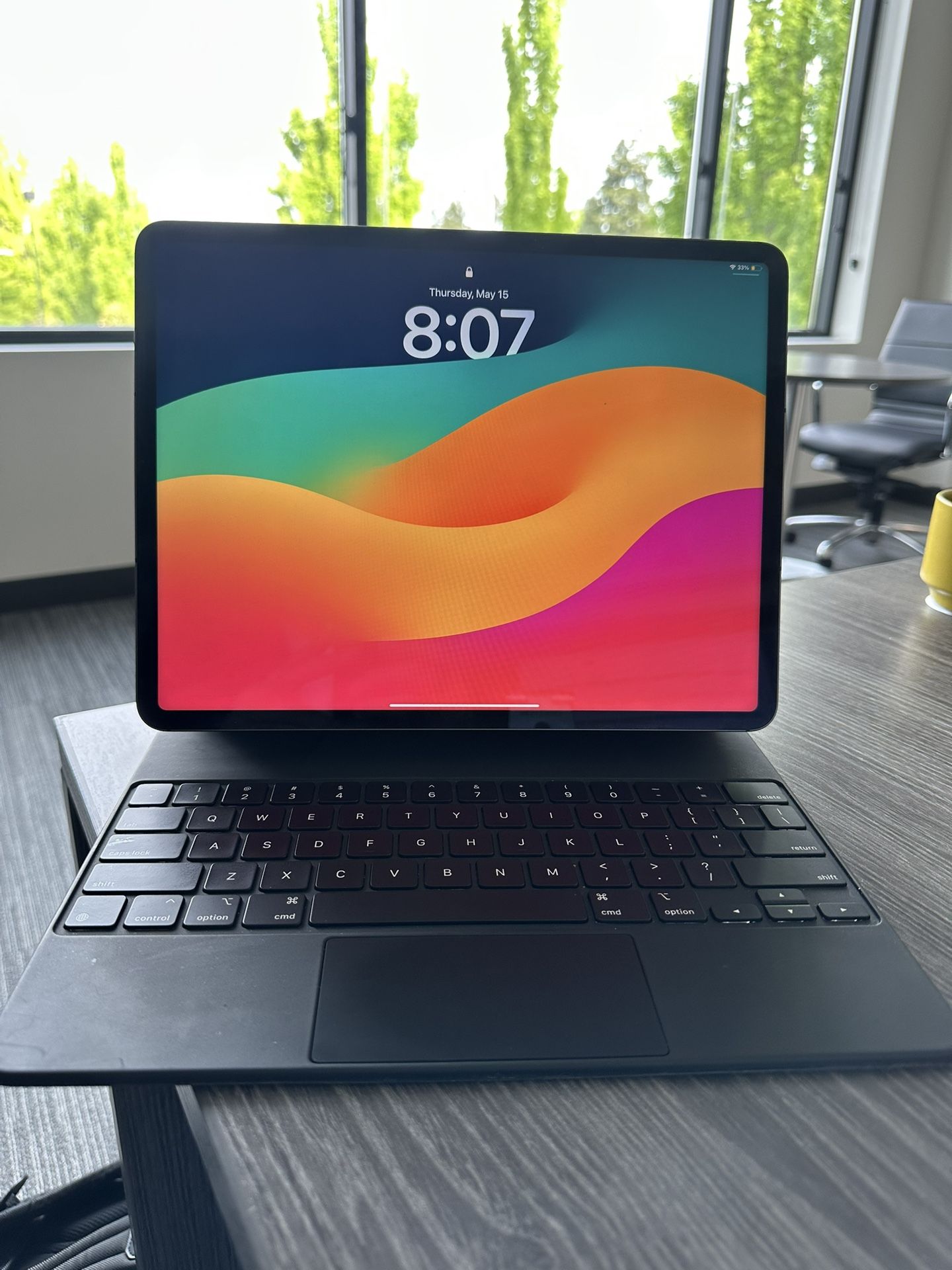 Like New Make Offer! iPad Pro 5th Gen 256gb Space Grey w/ Apple Magic Keyboard Case WiFi+Cellular