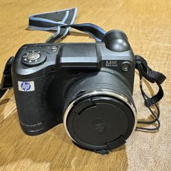 HP PhotoSmart 945 5.3MP Digital Camera, C8881 Docking Station, Data/Sync Cable +