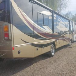 2012 Fleetwood Bounder model 35k bath and a half 50,000 miles Ford V10 Just Redone All New Upholstery