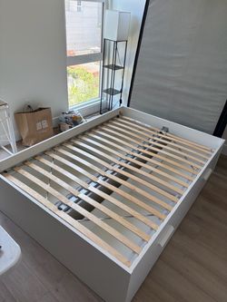 Full size bed with 4 Drawers