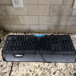 G910 Logitech Gaming Keyboard