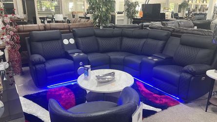 Black Reclining Sectional Sofa In Super Offer With LED Lights And Bluetooth . Ask For Price ‼️