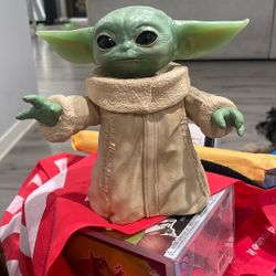 Star Wars Grogu Baby Yoda Figure – The Mandalorian Collectible