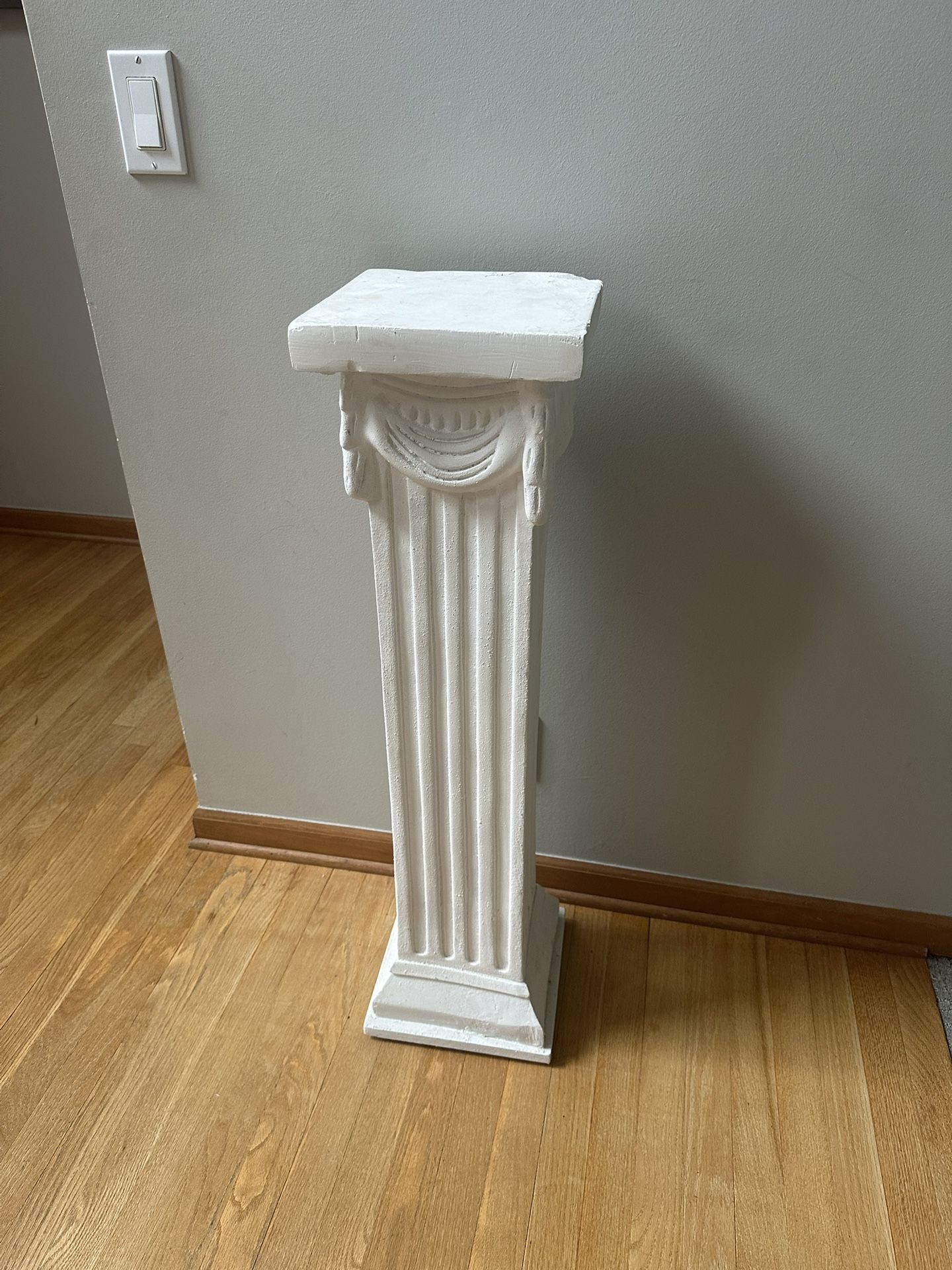 White Roman column