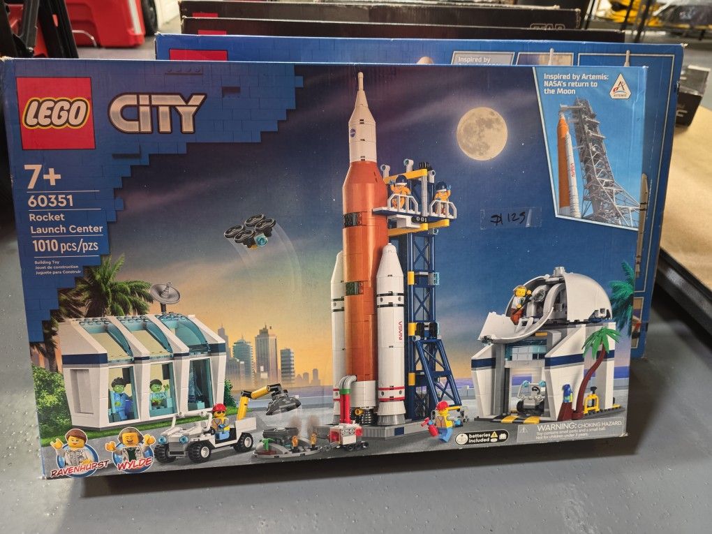 Lego City 60351 Rocket Launch Center