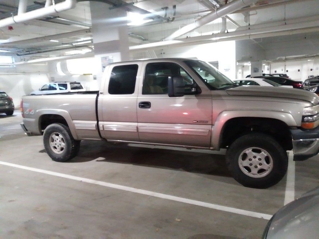2000 Chevy Silverado 1500 Extended Cab 4WD All power