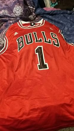 BULLS JERSEY. ROSE SIZE 2X. 10 DOLLARS