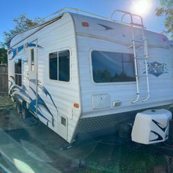 2007 Weekend Warrior, Toy Hauler, Exterior White, Interior Brown, 19ft