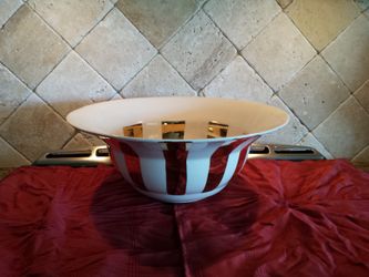 BEAUTIFUL MODERN CENTER PIECE OR SALAD BOWL