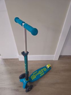 Micro Kickboard | Maxi Foldable LED Kids Scooter for Ages 5-12