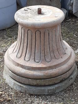 Pedestal for fountain or to put a pot in top