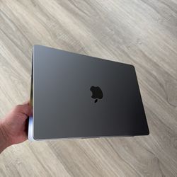 2024 MacBook Pro with M3 Chip (14-inch)