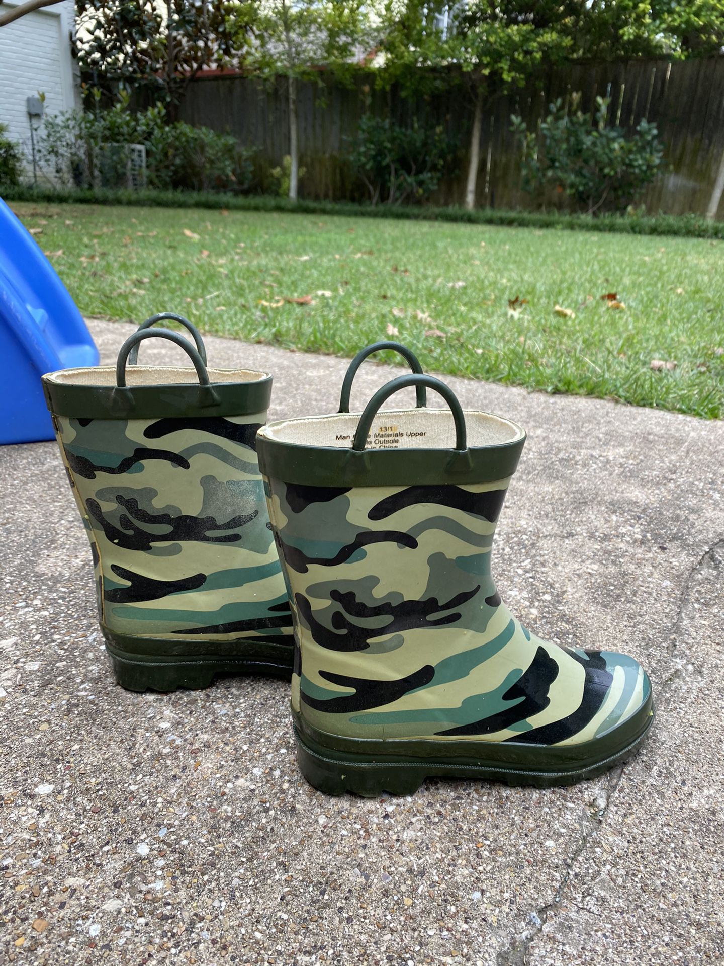 Camo rain boots