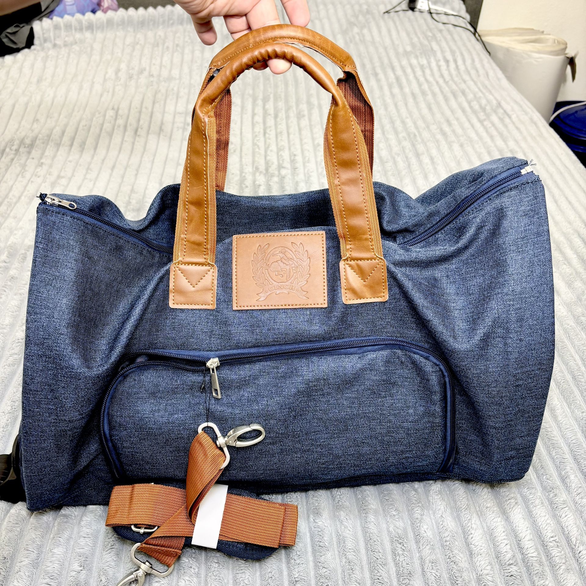 CINCH BLUE TRAVEL DUFFLE BAG WITH WHEELS LIKE NEW