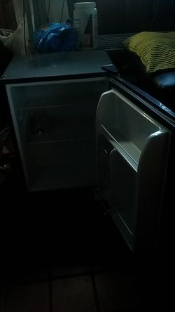 Mini refrigerator