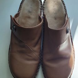 Duck Head Brown Leather Clogs Size 9