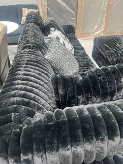 Brand New Midnight Madness 3pc Black Sectional With Ottoman