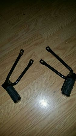 Honda XR 650L rear foot pegs.....Great Condition!