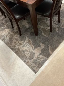 Furniture n rugs n kitchen table with 4 chairs n bench n recliner