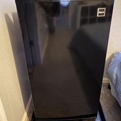 3.2cu Mini-fridge