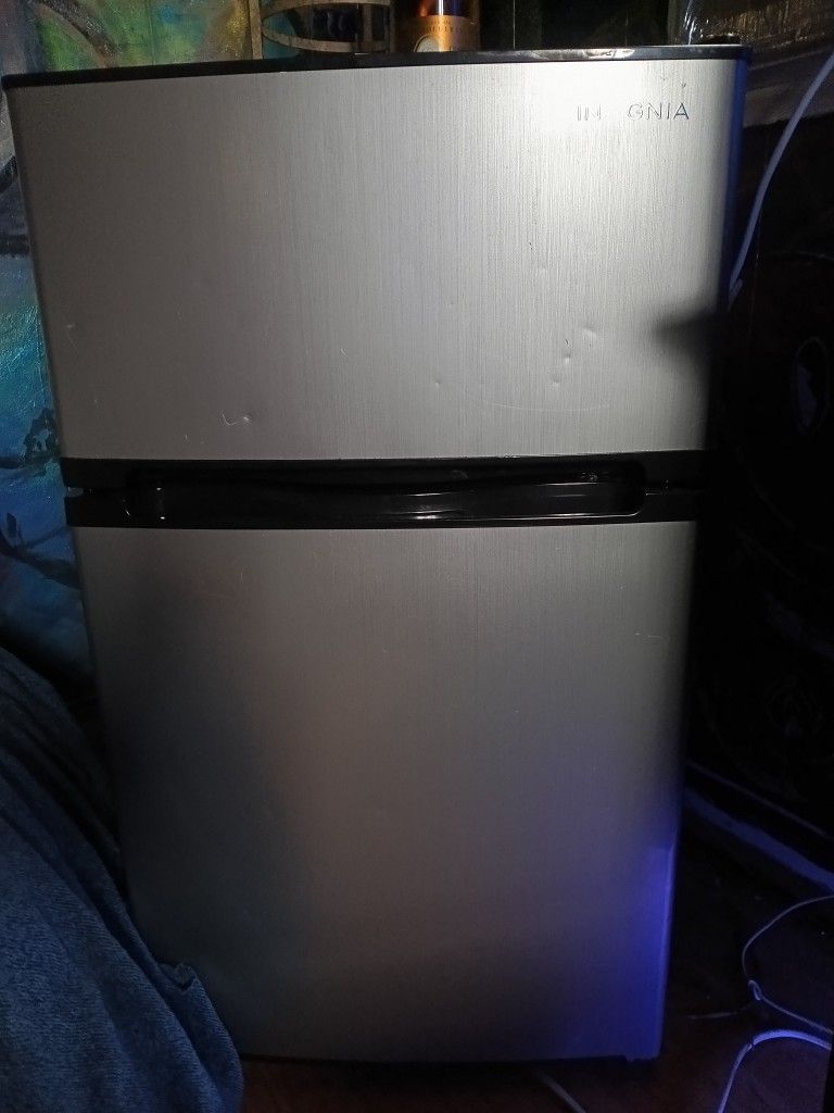 Freezer And Refrigerator Mini Fridge