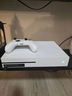 Xbox One 365GB Console + Controller – Excellent Condition