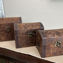 Stackable Chest Decor