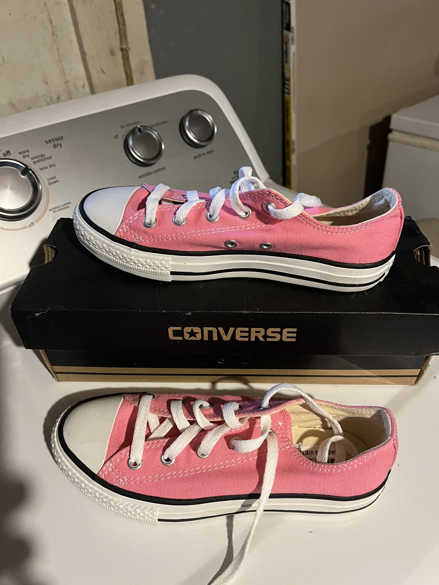 Girls converse
