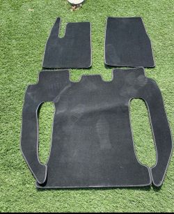 Model X Floor Mats- Captain Seat