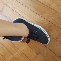 LIKE  NEW  BLACK  VANS  UNISEX  WOMEN  SIZE 9 MEN SIZE 7.5 $25