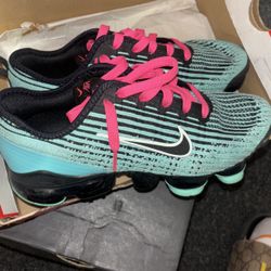 Nike Vapormax Size 5 Women’s