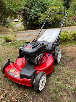Recycler 22" Self-Propelled Lawn Mower (6.75 hp / 190cc Briggs & Stratton). $185.00