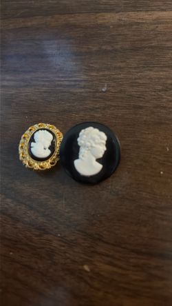 Set of 2 plastic cameo button and brooch