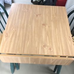 Drop Leaf Square Table /3 Chairs 