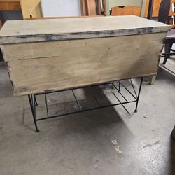 Trunk/coffee table(free)