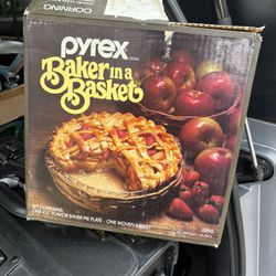 NEW PYREX PIE IN A BASKET 