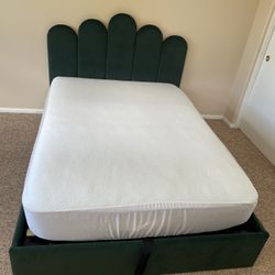 Full size bed w/ Mattress 