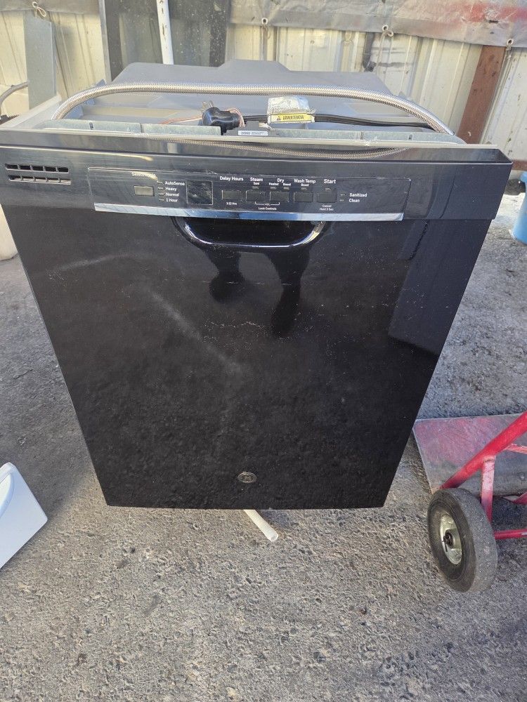 Ge Black Diswasher Like New Condition From Scratch And Dent