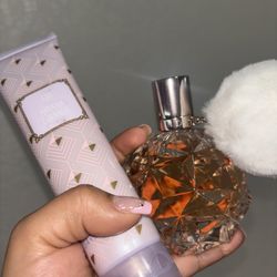 Ariana Grande Perfume 
