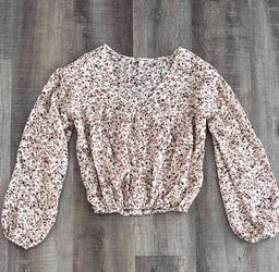 New Junior’s Small Cream Patterned Blouse