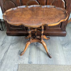 Vintage burl wood scalloped accent table/side table/lamp table