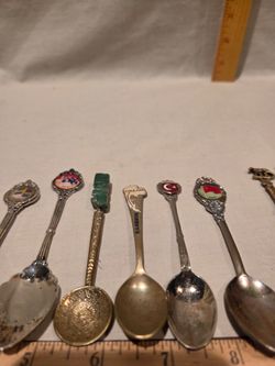 Collectable VTG "country " spoons, lot of 13